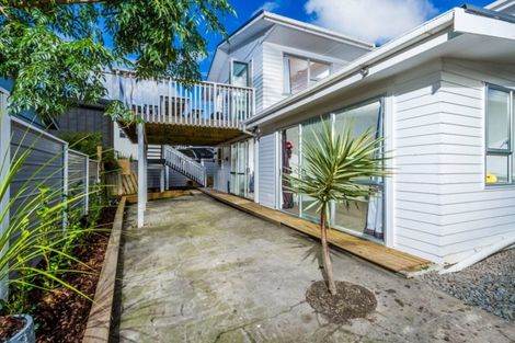 Photo of property in 1/2 Rock Isle Road, Torbay, Auckland, 0630