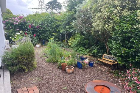 Photo of property in 8 Ruhanui Lane, Pakuranga Heights, Auckland, 2010