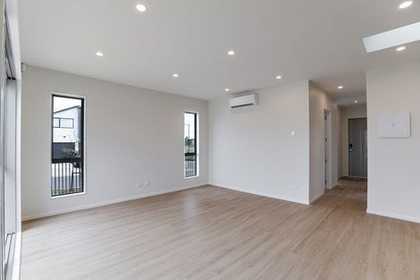 Photo of property in 17 Puwha Street, Massey, Auckland, 0614