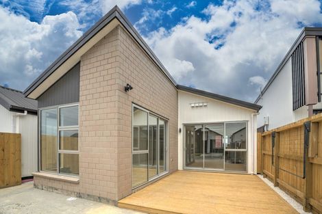 Photo of property in 10 Taiororua Avenue, Massey, Auckland, 0614