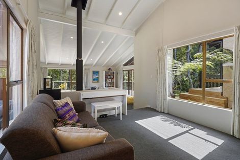 Photo of property in 16 Langstone Place, Chatswood, Auckland, 0626