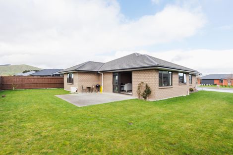 Photo of property in 7 Cyprus Place, Fitzherbert, Palmerston North, 4410