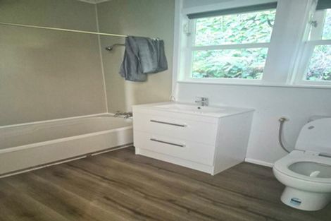 Photo of property in 32 Woodvale Grove, Fairfield, Lower Hutt, 5011