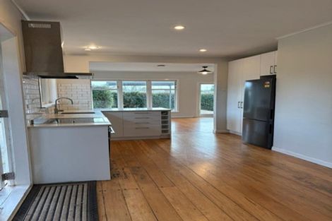 Photo of property in 17b Brookfield Road, Te Atatu Peninsula, Auckland, 0610