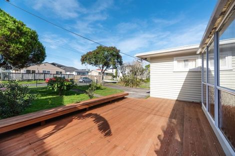 Photo of property in 9 Stephen Avenue, Henderson, Auckland, 0610