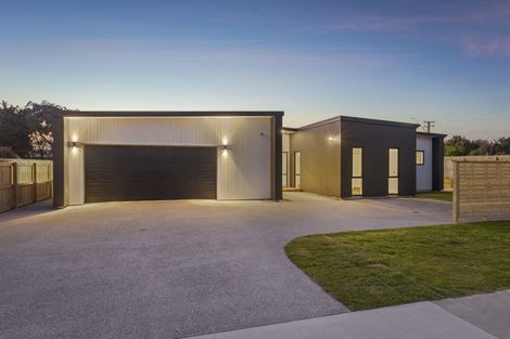 Photo of property in 2 Mazengarb Road, Paraparaumu, 5032