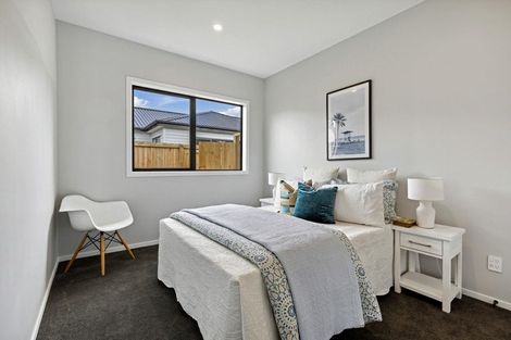 Photo of property in 11 Mcindoe Road, Kumeu, 0810