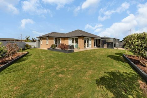 Photo of property in 6 Kamahi Place, One Tree Point, 0118