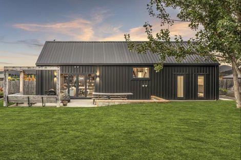 Photo of property in 19 Grandview Road, Lake Hawea, 9382