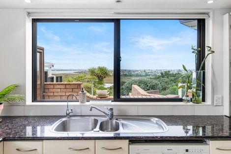 Photo of property in 9 Renoir Street, West Harbour, Auckland, 0618