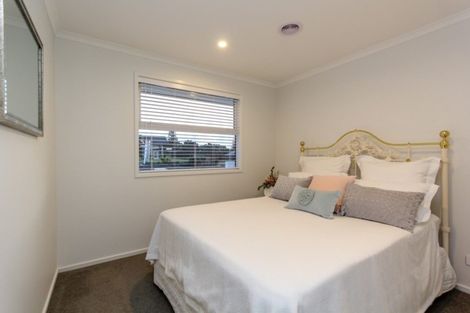 Photo of property in 1 Oakmont Crescent, Waiwhakaiho, New Plymouth, 4312