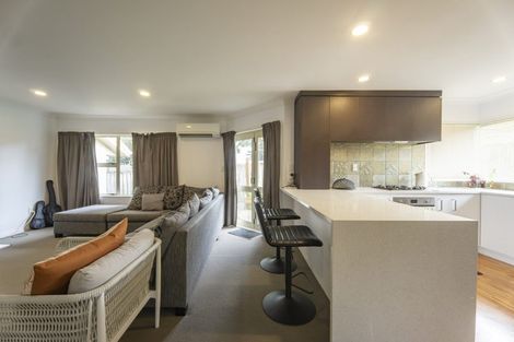 Photo of property in 9 Burleigh Place, Rototuna, Hamilton, 3210
