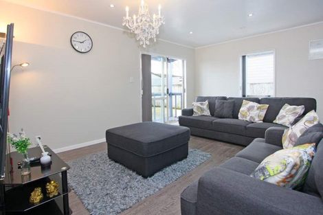 Photo of property in 2/25 Solveig Place, Randwick Park, Auckland, 2105