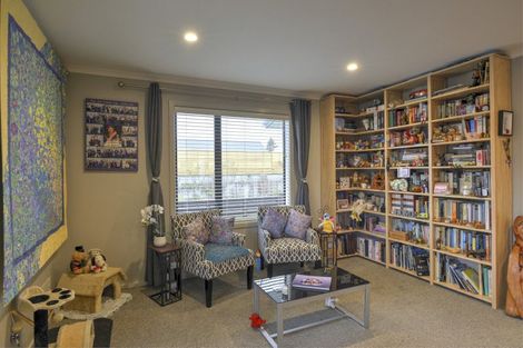 Photo of property in 2 Devon Lane, Carterton, 5713