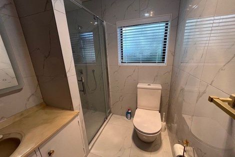 Photo of property in 1 Kincraig Place, Highland Park, Auckland, 2010