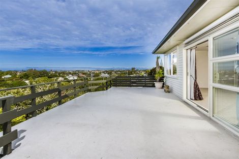 Photo of property in 70 Chivalry Road, Glenfield, Auckland, 0629