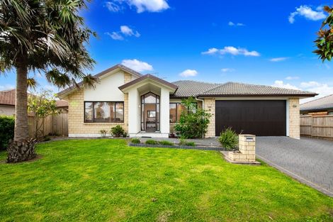 Photo of property in 11 Walter Haddrell Crescent, Flat Bush, Auckland, 2016