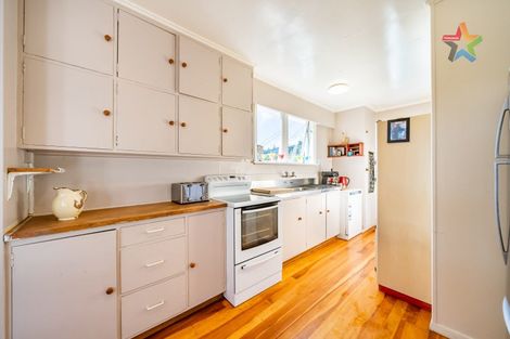 Photo of property in 11 Amundsen Grove, Stokes Valley, Lower Hutt, 5019