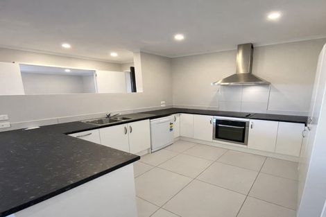 Photo of property in 10 Tokerau Crescent, Pukekohe, 2120