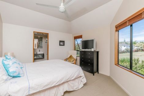 Photo of property in 2/60 Centorian Drive, Windsor Park, Auckland, 0632