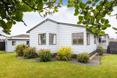 Photo of property in 15 Willowstream Grove, Cloverlea, Palmerston North, 4412
