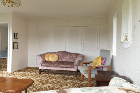 Photo of property in 5 Turakina Street, Merrilands, New Plymouth, 4312