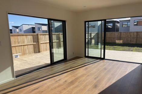 Photo of property in 21 Coast Garden Drive, Hobsonville, Auckland, 0616