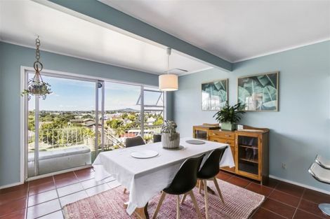 Photo of property in 28 Weldene Avenue, Glenfield, Auckland, 0629