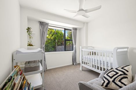 Photo of property in 1/92 Saddleback Rise, Murrays Bay, Auckland, 0630