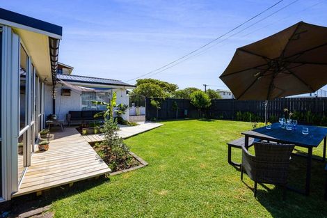 Photo of property in 17 Linda Street, Oakura, 4314