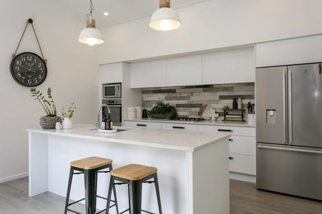 Photo of property in 16 Pukenamu Road, Rainbow Point, Taupo, 3330