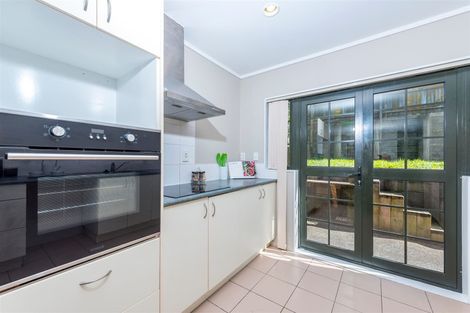 Photo of property in 30 Ginders Drive, Massey, Auckland, 0614
