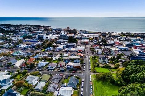 Photo of property in 33 Fulford Street, New Plymouth, 4310