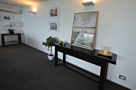 Photo of property in 11 Sovereign Point, Kaiwharawhara, Wellington, 6035