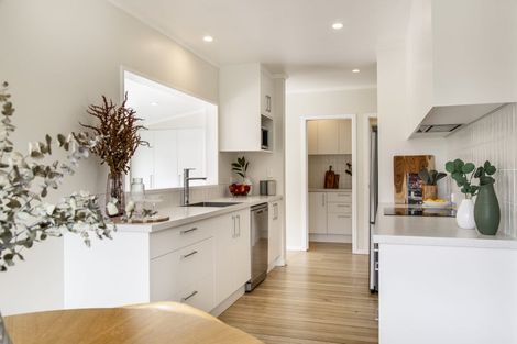 Photo of property in Peninsula Primary School, 61 Wharf Road, Te Atatu Peninsula, Auckland, 0610