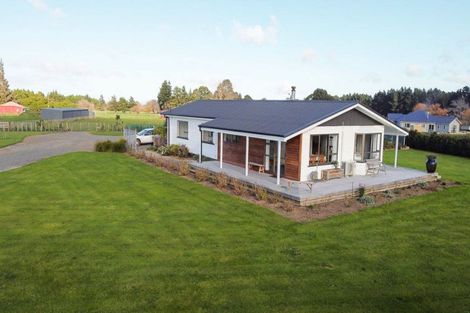 Photo of property in 77120a State Highway 2, Dannevirke, 4977