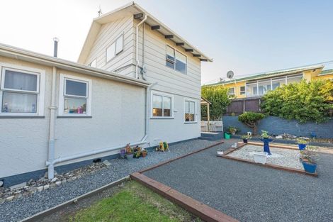 Photo of property in 28 Miro Street, Castlecliff, Whanganui, 4501