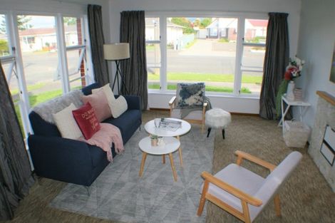 Photo of property in 57 Weraroa Road, Levin, 5510