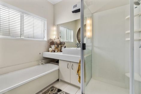 Photo of property in 1/21 Onepoto Road, Hauraki, Auckland, 0622