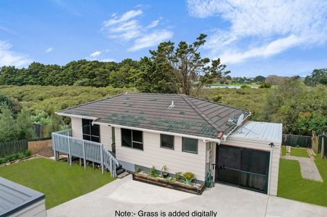 Photo of property in 2/33 Seaward Place, Wattle Downs, Auckland, 2103