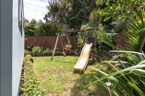 Photo of property in 44 Hollywood Avenue, Titirangi, Auckland, 0604