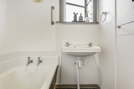 Photo of property in 98 Holland Road, Fairfield, Hamilton, 3214