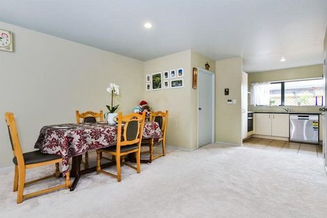 Photo of property in 25 Robertson Road, Favona, Auckland, 2024