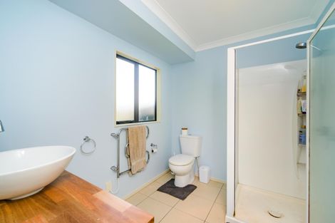 Photo of property in 16 Sorrento Place, Kelvin Grove, Palmerston North, 4414