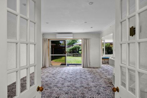 Photo of property in 4 Waiwera Place, Merrilands, New Plymouth, 4312