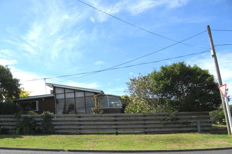 Photo of property in 24 Auld Street, Torbay, Auckland, 0630