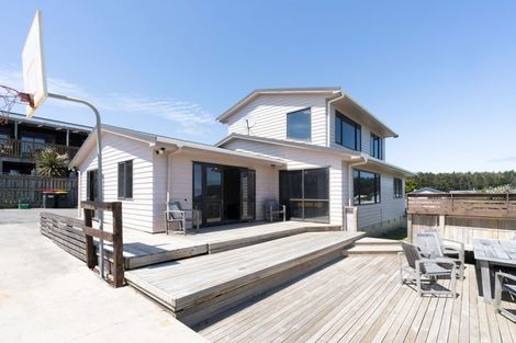 Photo of property in 4 Arataki Grove, Waitarere Beach, Levin, 5510