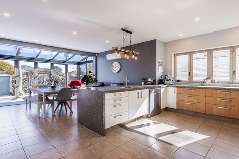 Photo of property in 61 Quadrant Heights, Paraparaumu, 5032