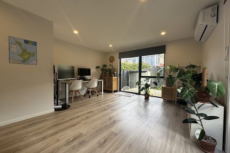 Photo of property in 7/37 Camelot Place, Glenfield, Auckland, 0629