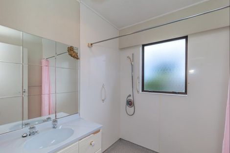 Photo of property in 104 Ryder Crescent, Levin, 5510